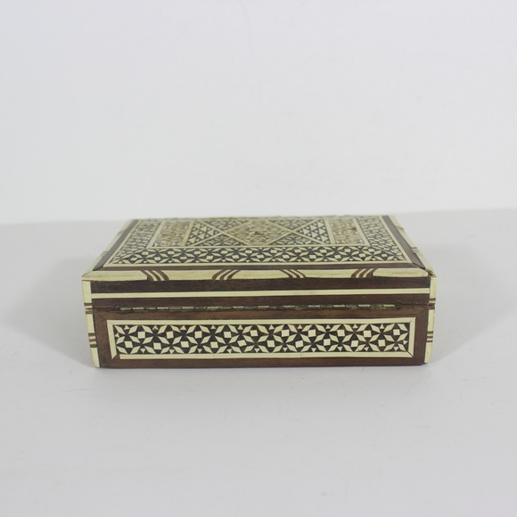Vintage Mother of Pearl and Bone Inlay Box, Hinged Lid Wood Box, Brown Wood - Picture 5 of 10
